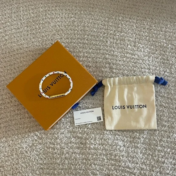 Louis Vuitton White Bracelet with Gold Clasp new Authentic 100% ** PRICE FIRM** - Picture 7 of 10